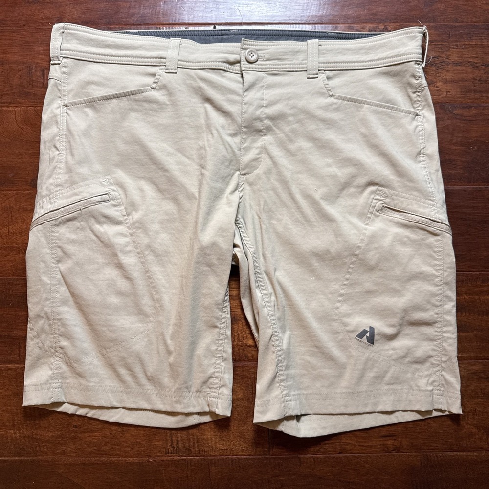 Eddie Bauer Short Mens 42 First Ascent Guide Pro Hiking Stretch Zip Cargo Beige